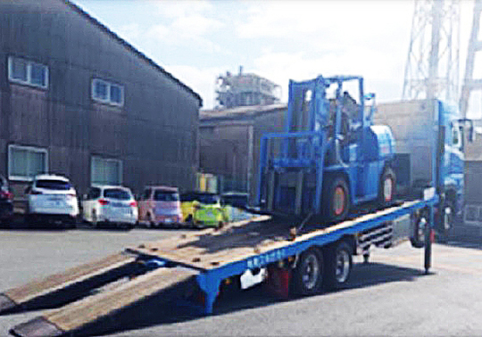 くろがね工業　重機輸送